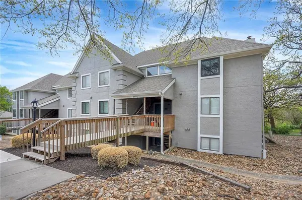 5860 Park    Unit #12 ST, Shawnee, KS 66216