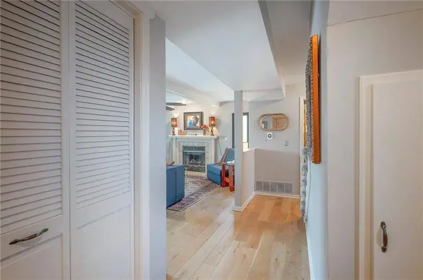 5860 Park    Unit #12 ST, Shawnee, KS 66216