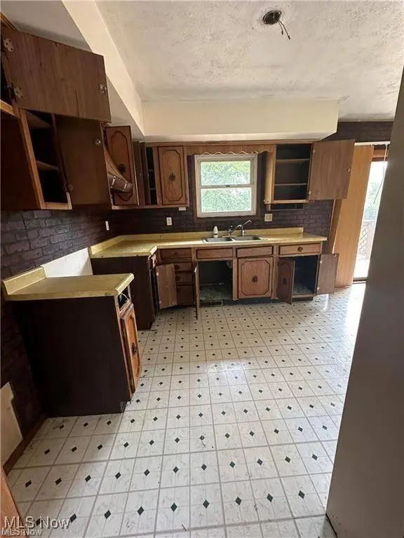 134 Hanover Ln, New Cumberland, WV 26047