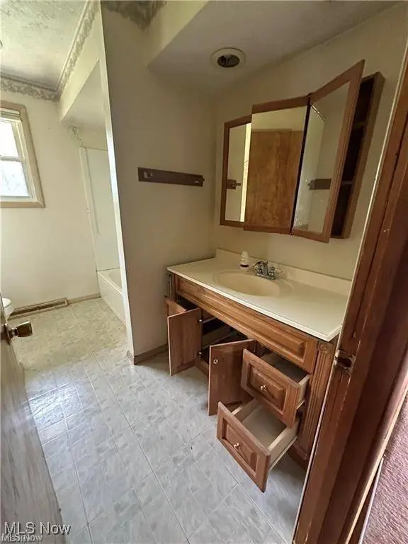 134 Hanover Ln, New Cumberland, WV 26047