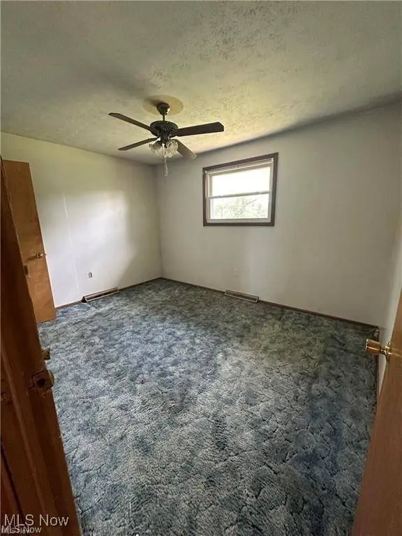 134 Hanover Ln, New Cumberland, WV 26047