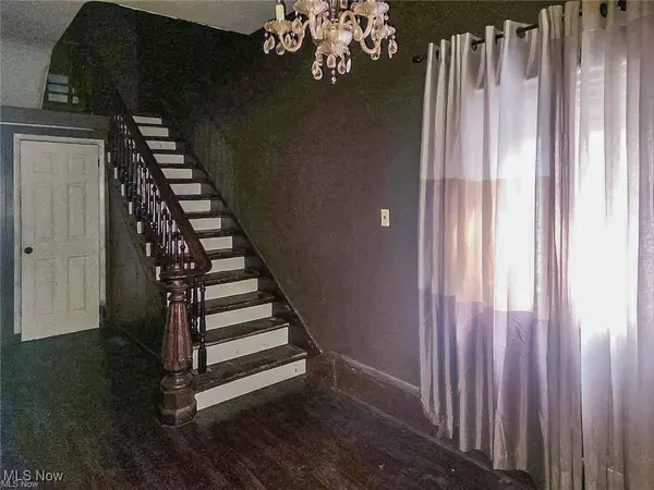 910 Ridge AVE, New Cumberland, WV 26047