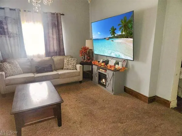 910 Ridge AVE, New Cumberland, WV 26047