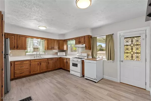 120 Hillcrest DR, Wellsburg, WV 26070