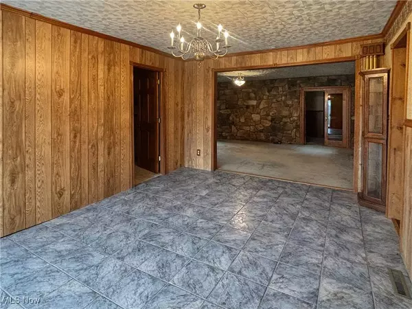 507 Harker AVE, Newell, WV 26050