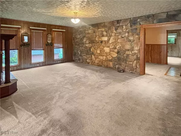 507 Harker AVE, Newell, WV 26050