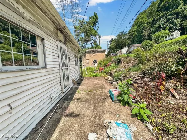 425 Straight ST, New Cumberland, WV 26047