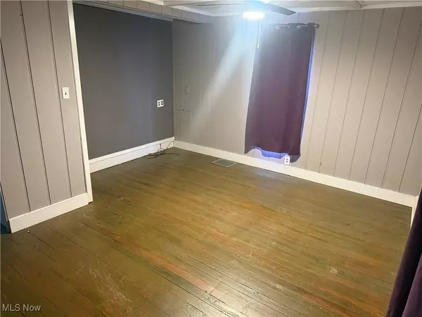 75 20th ST, Wellsburg, WV 26070