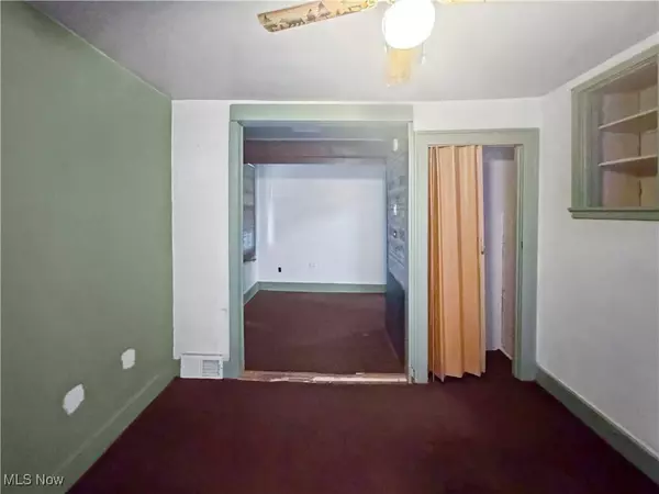 2527 McCords Hill RD, Wellsburg, WV 26070