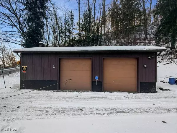 2527 McCords Hill RD, Wellsburg, WV 26070