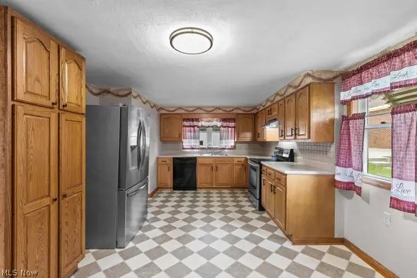 309 Washington St, Newell, WV 26050