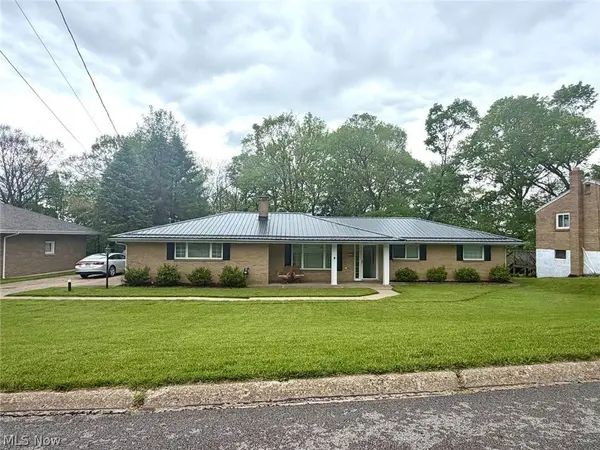 196 PLEASANTVIEW DR, Weirton, WV 26062