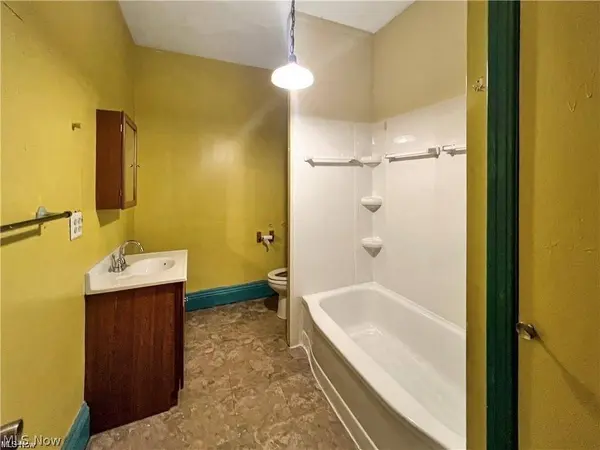 830 Main St, Follansbee, WV 26037