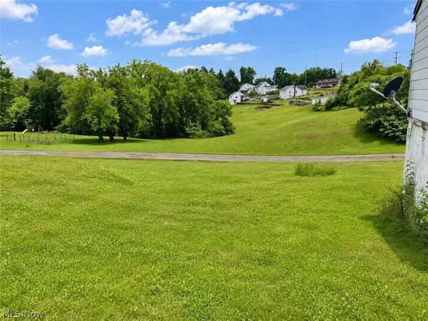 2724 Eldersville RD, Follansbee, WV 26037