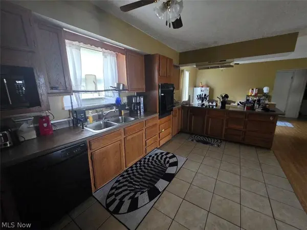 910 26th ST, Huntington, WV 25703