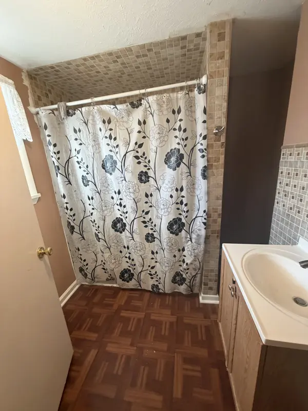 208 E Cherry St, New Castle, PA 16102-1307