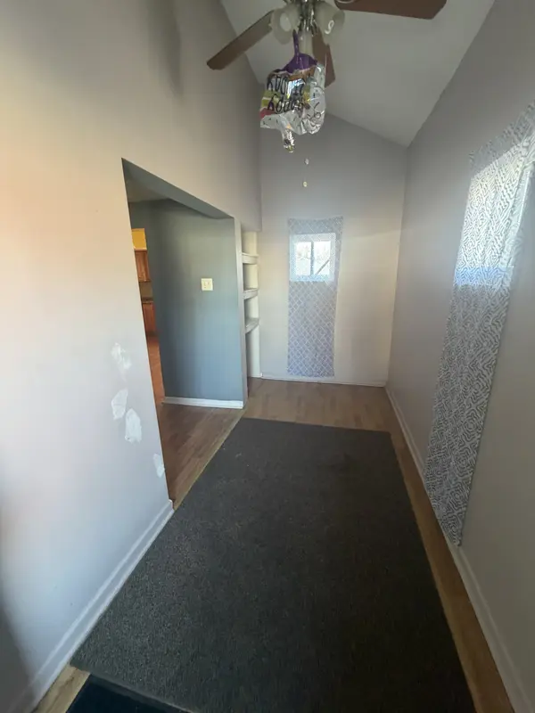 208 E Cherry St, New Castle, PA 16102-1307