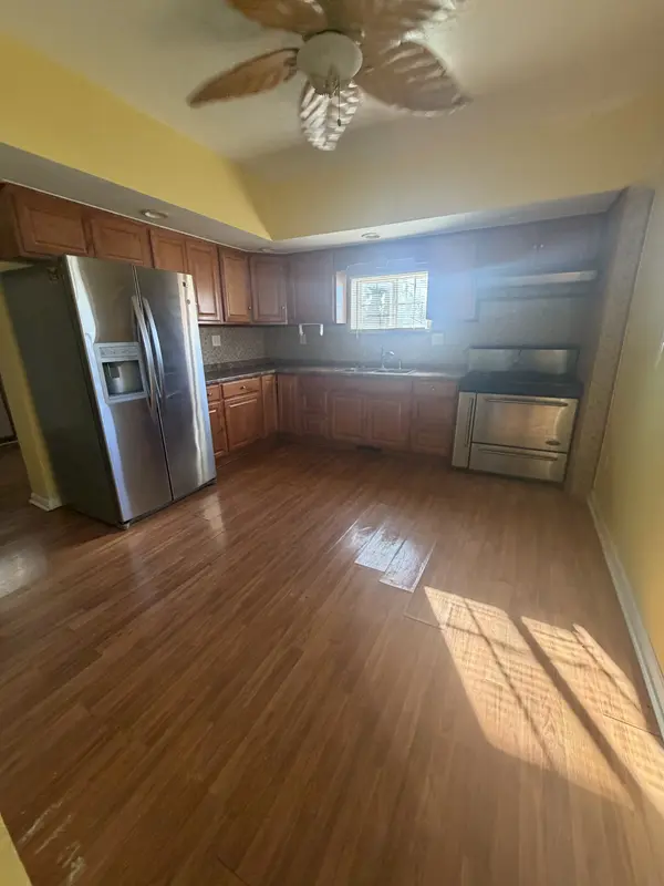 208 E Cherry St, New Castle, PA 16102-1307