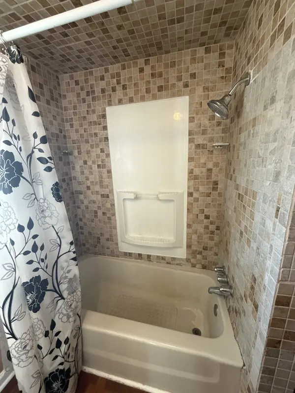 208 E Cherry St, New Castle, PA 16102-1307