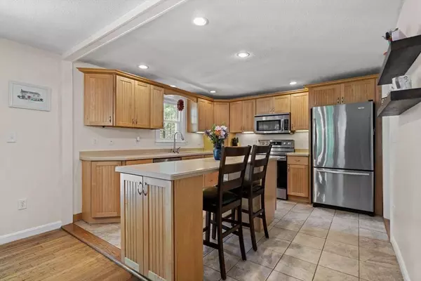 50 Indian Pond Rd, Kingston, MA 02364