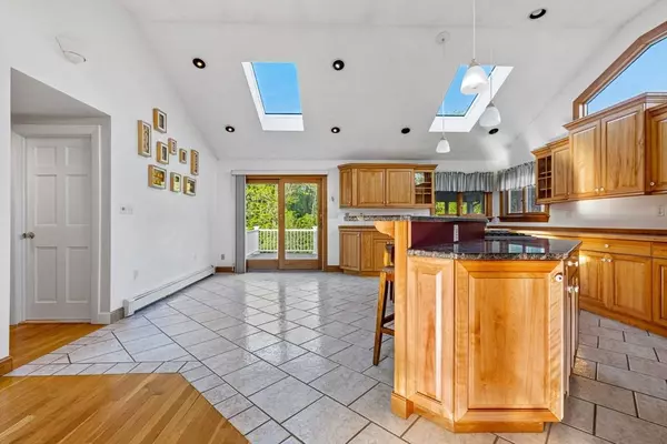 43 Central St, North Reading, MA 01864