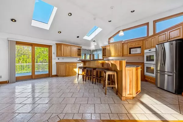 43 Central St, North Reading, MA 01864