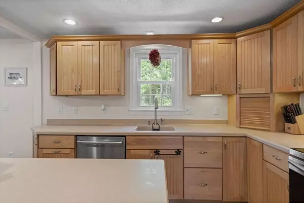 50 Indian Pond Rd, Kingston, MA 02364