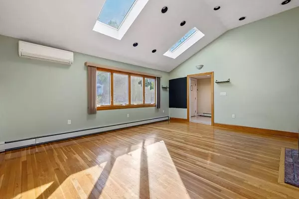 43 Central St, North Reading, MA 01864