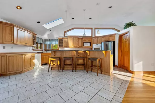 43 Central St, North Reading, MA 01864