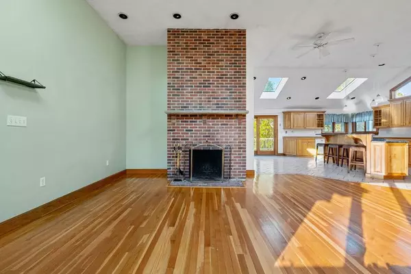 43 Central St, North Reading, MA 01864