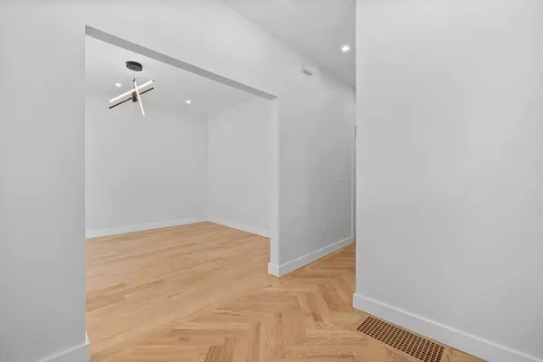 5-7 Denvir St, Boston, MA 02124