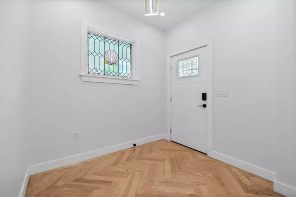 5-7 Denvir St, Boston, MA 02124