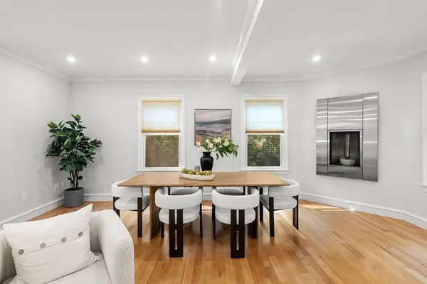 42 Coolidge St #42, Brookline, MA 02446