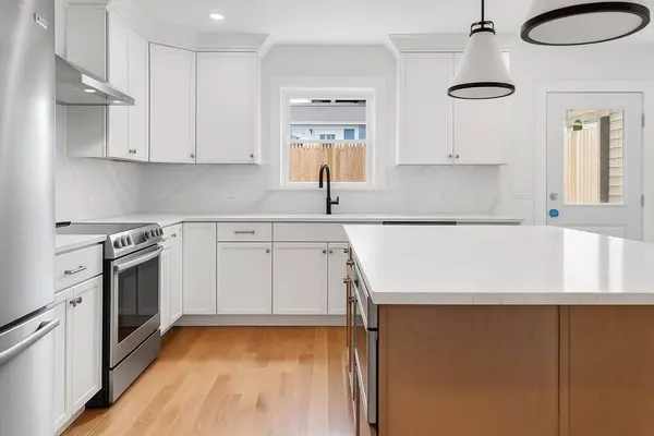 597 E 2nd St, Boston, MA 02127