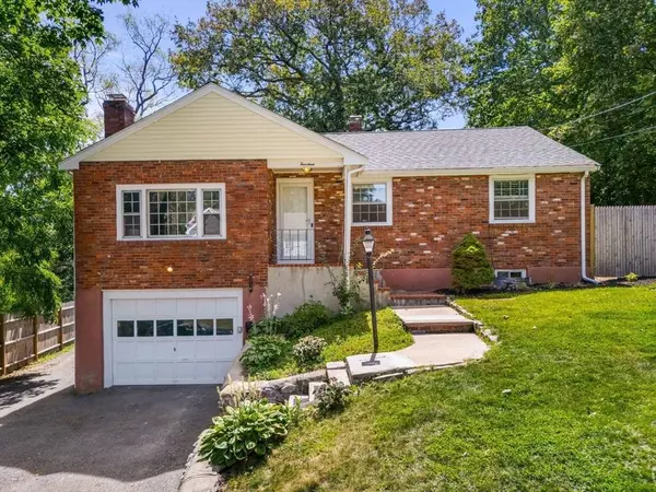 14 Harvard St Ext, Woburn, MA 01801