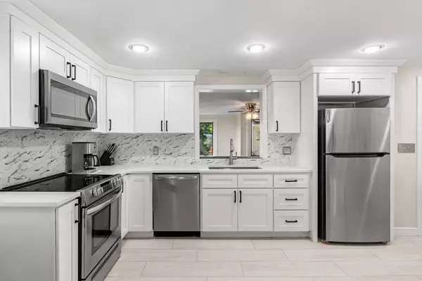 14 Harvard St Ext, Woburn, MA 01801