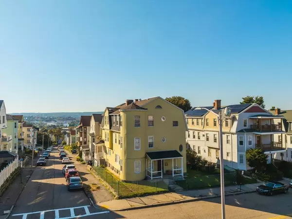 96 Vernon St, Worcester, MA 01610