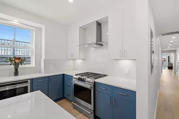 106 Webster #PH1, Boston, MA 02128