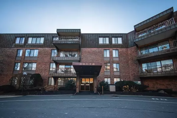 1002 Paradise Rd #PHE, Swampscott, MA 01907