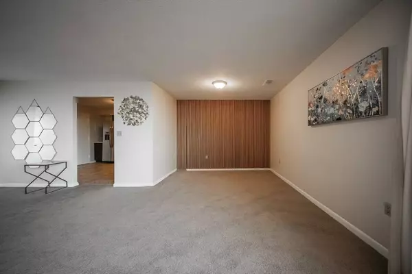 1002 Paradise Rd #PHE, Swampscott, MA 01907