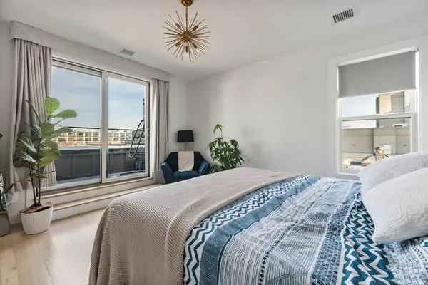 161 Cottage St #9, Boston, MA 02128