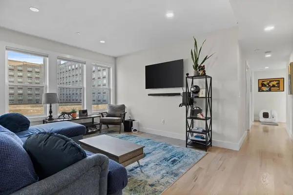 161 Cottage St #9, Boston, MA 02128