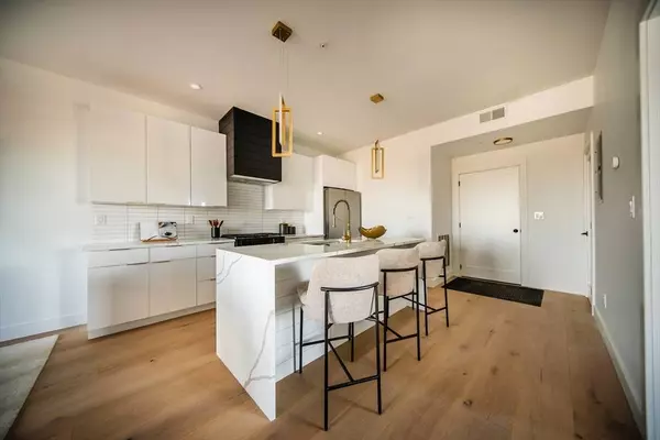 66 Mcgrath #305, Quincy, MA 02169