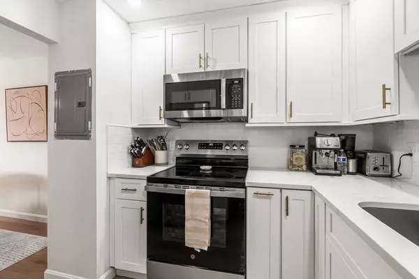 5 Woodsum Dr #12, Braintree, MA 02184