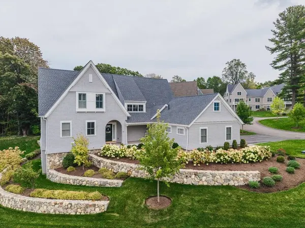 69 Wolcott Woods Lane #69, Milton, MA 02186