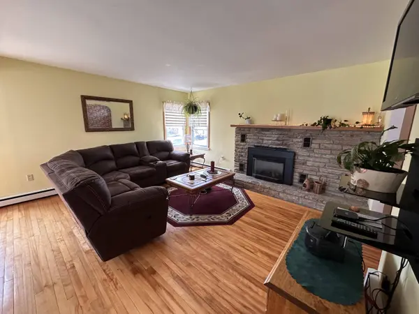 677 Prospect ST, Champlain, NY 12919