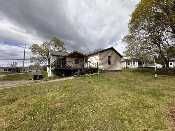 677 Prospect ST, Champlain, NY 12919