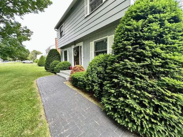 4 Stewart ST, Rouses Point, NY 12979