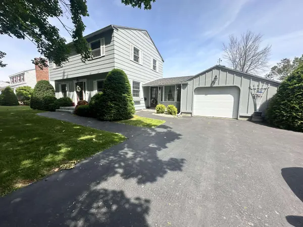 4 Stewart ST, Rouses Point, NY 12979