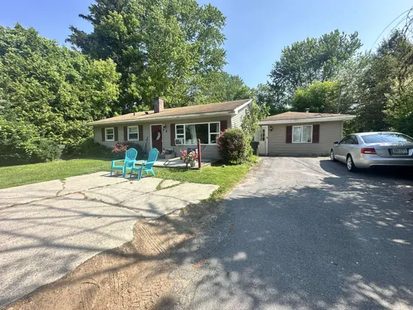 4 Seneca DR, Plattsburgh, NY 12901